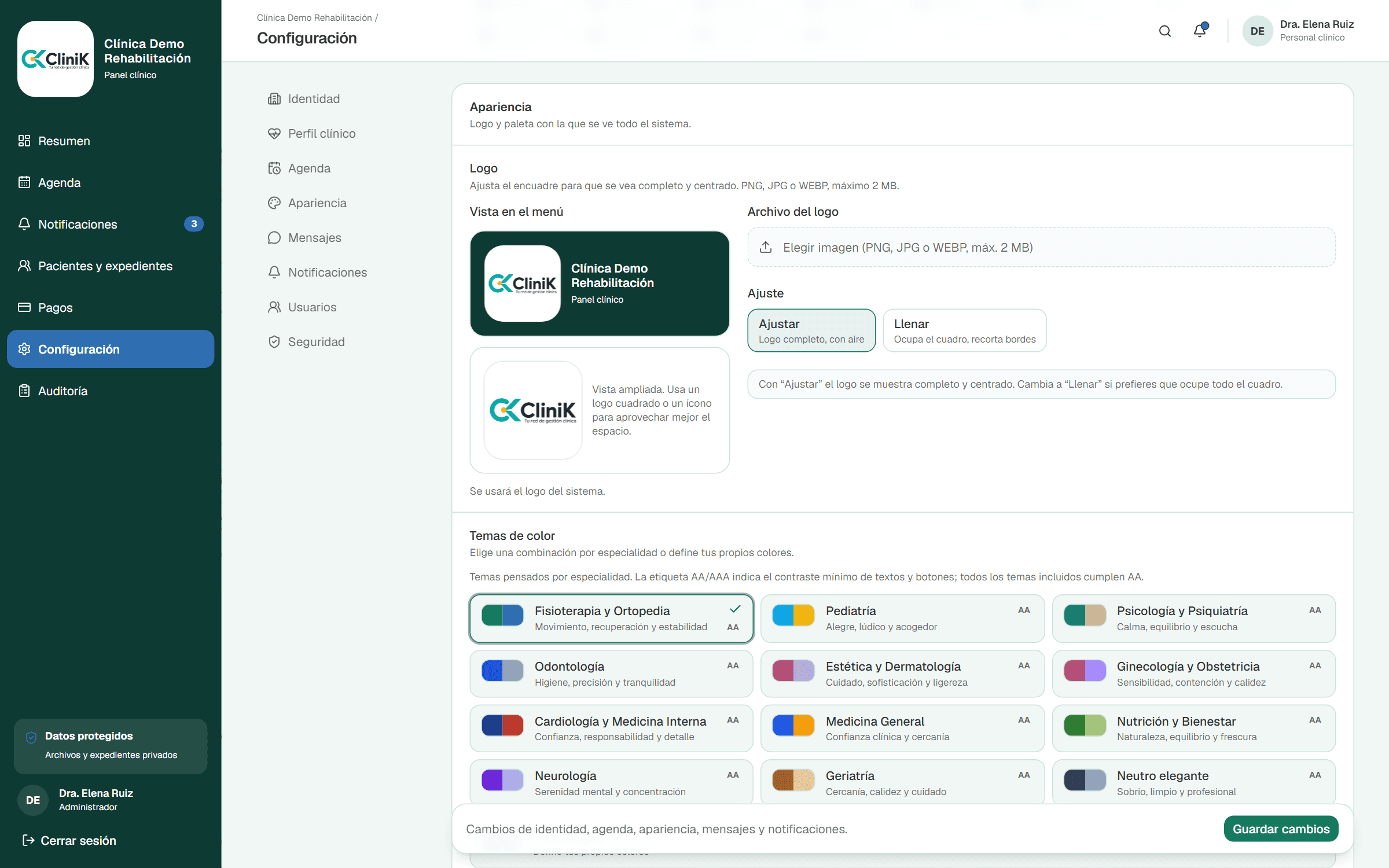Configuración real de CliniK para cambiar logo y colores del consultorio